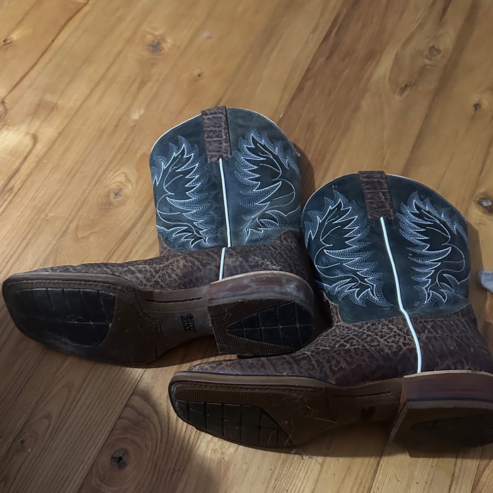 Men's Western Boots with Embroidered Shaft